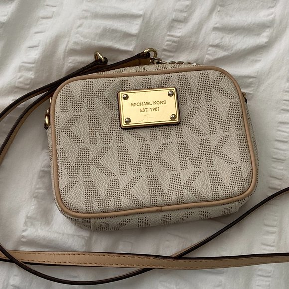 Michael Kors Handbags - Michael Kors Tan Small Crossbody